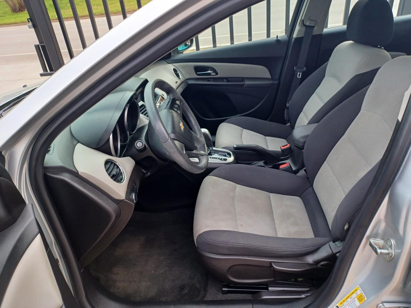 2015 SILVER /GRAY AND BLACK Chevrolet Cruze LS (1G1PA5SGXF7) with an 1.8L GAS I4 engine, 6-Speed Automatic transmission, located at 2001 E. Lancaster, Ft. Worth, 76103, (817) 336-7000, 32.746181, -97.301018 - Photo#9